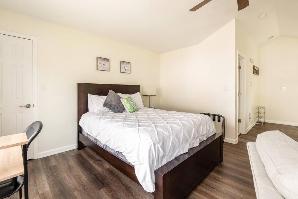 Studio Suite 5 Minutes To Downtown Индианаполис Екстериор снимка