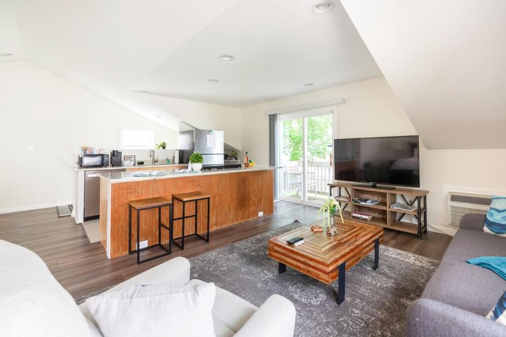 Studio Suite 5 Minutes To Downtown Индианаполис Екстериор снимка
