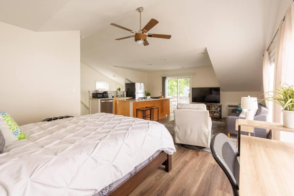 Studio Suite 5 Minutes To Downtown Индианаполис Екстериор снимка