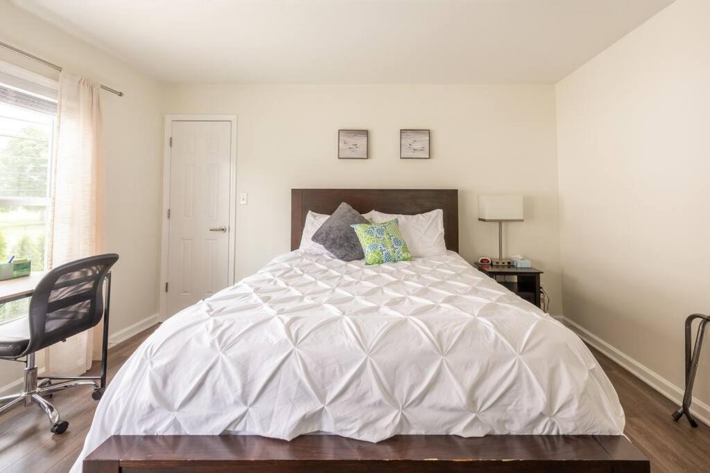 Studio Suite 5 Minutes To Downtown Индианаполис Екстериор снимка