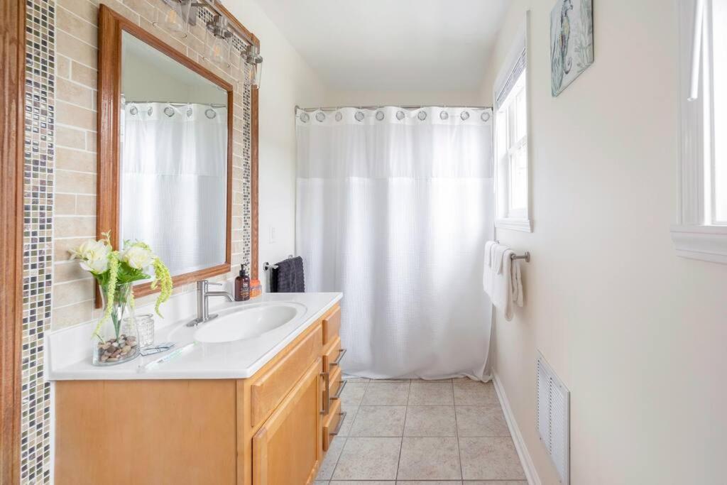 Studio Suite 5 Minutes To Downtown Индианаполис Екстериор снимка